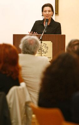 Frauenministerin Gabriele Heinisch-Hosek beim Vortrag und Diskussionsrunde zum Thema "Österreich und die UN-Frauenrechtskonvention".