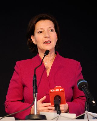 Am 10. November 2011 startete Frauenministerin Gabriele Heinisch-Hosek den von ihr initiierten Reformdialog Öffentlicher Dienst im MuseumsQuartier.