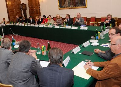 Am 2. November 2011 Bundesministerin für den Öffentlichen Dienst Gabriele Heinisch-Hosek bei der ersten Runde der Beamtengehaltsverhandlungen.