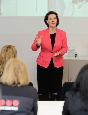 Am 23. März 2012 besuchte Frauenministerin Gabriele Heinisch-Hosek die Firma Securitas in Wien.