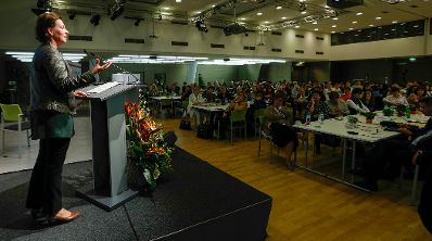 Am 13. September 2013 hielt Frauenministerin Gabriele Heinisch-Hosek Begrüßungsworte bei der Bundesfrauenkonferenz der PRO-GE im ÖGB-Catamaran.