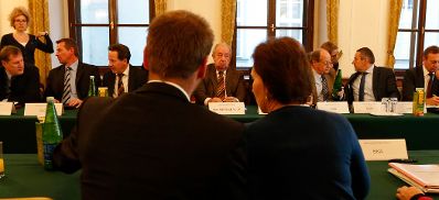 Am 11. November 2013 fand der Auftakt zu den Beamtengehaltsverhandlungen mit Bundesministerin für Frauenangelegenheiten und Öffentlichen Dienst Gabriele Heinisch-Hosek statt.