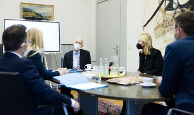 Am 25. Mai 2021 traf Bundesminister Martin Kocher (im Bild) im Rahmen seines Bundesländertags in Kärnten den Landesrat Martin Gruber.