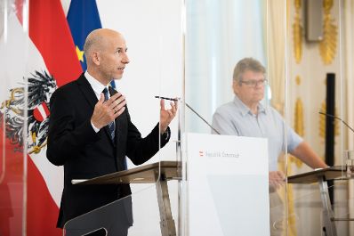 Am 6. Juni 2021 2021 fand der Sozialpartnergipfel statt. Im Bild Bundesminister Martin Kocher (l.) und ÖGB-Präsident Wolfgang Katzian (r.).