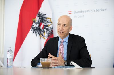 Am 8. Juni 2021 nahm Bundesminister Martin Kocher (im Bild) an einer Videokonferenz mit Schülerinnen und Schüler der Bundeshandelsakademie Bad Ischl teil.