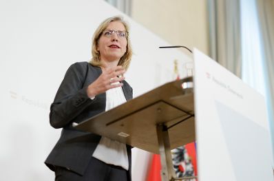 Im Bild Bundesministerin Leonore Gewessler nach dem Ministerrat am 7. Juli 2021.