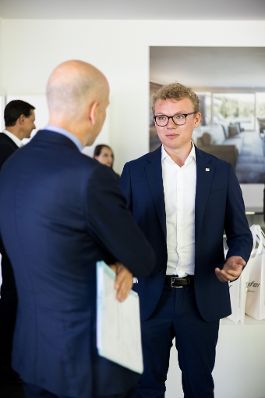 Am 6. September 2021 besuchte Bundesminister Martin Kocher (l.) im Rahmen seines Bundesländertags in der Steiermark die Gaulhofer Industrieholding.