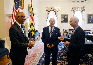 Am 18. Oktober 2021 reiste Bundesminister Martin Kocher (r.) zu einem mehrtägigen Arbeitsbesuch nach Washington. Im Bild mit dem Vizegouverneur Boyd Rutherford (l.).