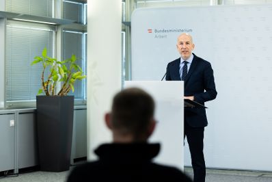 Am 08. Februar 2022 fand eine Pressekonferenz mit Bundesminister Martin Kocher (im Bild) zum Arbeitsmarkt statt.