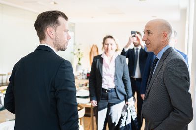 Am 28. Februar 2022 reiste Bundesminister Martin Kocher (r.) zu einem Arbeitsbesuch nach Kopenhagen. Im Bild mit dem dänische Minister für Beschäftigung Peter Hummelgaard Thomsen (l.).