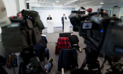 Am 1. März 2022 fand eine Pressekonferenz zur aktuellen Lage am Arbeitsmarkt statt. Im Bild Bundesminister Martin Kocher (l.) mit dem AMS-Chef Johannes Kopf (r.).