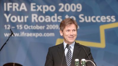 Staatssekretär für Medien Josef Ostermayer bei der Eröffnung der IFRA Expo 2009 - "Ihre Wege zum Erfolg".