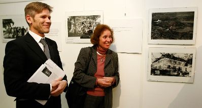 Am 27. Jänner 2010 besuchte Staatssekretär Josef Ostermayer die Eröffnung der Austellung "Die Kinder von Maison d´lzieu". Im Bild Josef Ostermayer und Beate Klarsfeld.