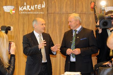 Dienstag, 26. April 2011, Arbeitsbesuch in Kärnten zum Thema "Ortstafeln". Landeshauptmann Gerhard Dörfler (r.) und Botschafter Valentin Inzko (l.).