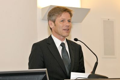 Am 13. Oktober 2011 eröffnete Staatssekretär Josef Ostermayer die Enquete der österreichischen Raumordnungskonferenz (ÖROK) zum Österreichischen Raumentwicklungskonzept (ÖREK) im Schloss Schönbrunn.