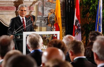 Am 16. August 2011 nahm Bundeskanzler Werner Faymann (im Bild) gemeinsam mit Staatssekretär Josef Ostermayer an der Festveranstaltung anlässlich der Lösung der Kärntner Ortstafelfrage in Klagenfurt teil.