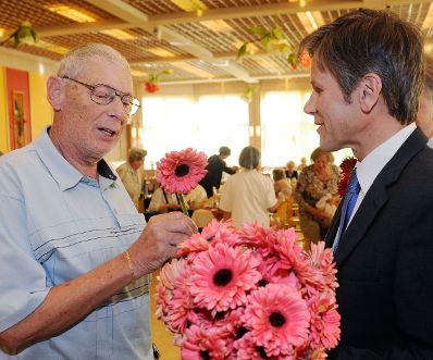Am 26. April 2012 besuchte Staatssekretär Josef Ostermayer das Pensionistenwohnhaus Trazerberg.
