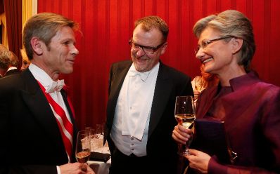 Am 7. Februar 2013 fand der Wiener Opernball statt. Im Bild (v.l.n.r.) Staatssekretär Josef Ostermayer, Regisseur Stefan Ruzowitzky, Unterrichtsministerin Claudia Schmied.