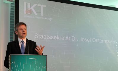 Am 28. Juni 2013 hielt Staatssekretär Josef Ostermayer (im Bild) die Begrüßungsrede beim IKT-Konvent 2013 der Internetoffensive Österreich.
