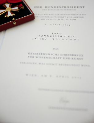 Am 3. Juni 2014 überreichte Kunst- und Kulturminister Josef Ostermayer das Österreichische Ehrenkreuz für Wissenschaft und Kunst an Sängerin Ildikó Raimondi.