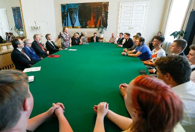 Am 11. Juni 2014 empfing Bundesminister Josef Ostermayer eine Schülergruppe der Landesberufsschule Schrems im Bundeskanzleramt.