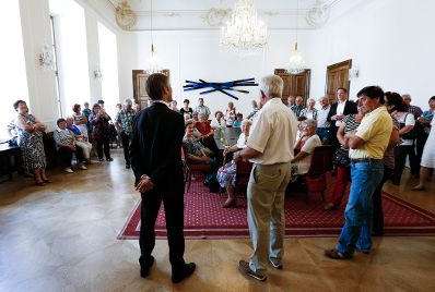 Am 13. Juni 2014 empfing Bundesminister Josef Ostermayer eine Gruppe Bürgerinnen und Bürger aus Schattendorf im Palais Dietrichstein.
