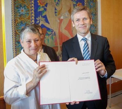 Am 26. Juli 2014 überreichte Kunst -und Kulturminister Josef Ostermayer (r.) den Österreichischen Staatspreis für Europäische Literatur an die Schriftstellerin Ljudmila Ulitzkaja (l.).