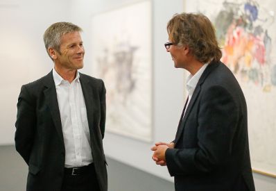 Am 27. August 2014 besuchte Kunst- und Kulturminister Josef Ostermayer (l.) die Kunsthalle Krems. Im Bild mit dem Direktor der Kunsthalle Krems, Hans-Peter Wipplinger (r.).