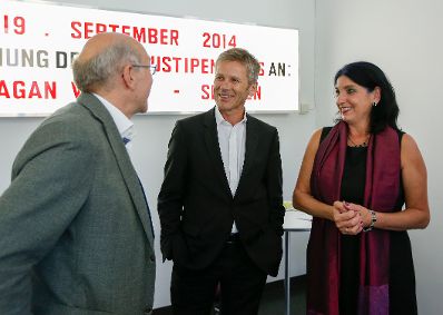 Am 27. August 2014 besuchte Kunst- und Kulturminister Josef Ostermayer (m.) das Unabhängige Literaturhaus Niederösterreich in Krems. Im Bild mit Obfrau Sylvia Treudl (r.) und dem Autor Gerhard Ruiss (l.).
