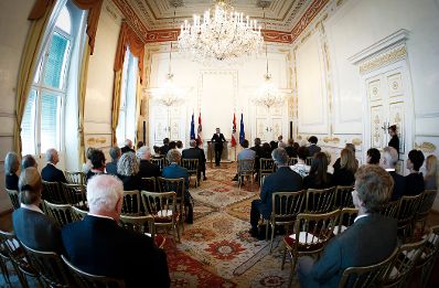 Am 28. August 2014 überreichte Kunst- und Kulturminister Josef Ostermayer das Große Ehrenzeichen für Verdienste um die Republik Österreich an Hanns Kunitzberger.