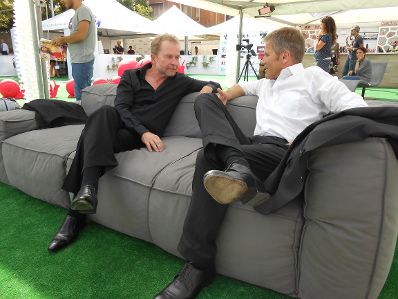 Am 30. August 2014 traf Kunst- und Kulturminister Josef Ostermayer (r.) im Rahmen des 71. Filmfestivals von Venedig mit dem Filmemacher Ulrich Seidl (l.) zusammen.