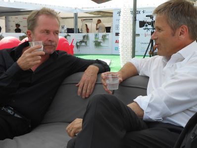 Am 30. August 2014 traf Kunst- und Kulturminister Josef Ostermayer (r.) im Rahmen des 71. Filmfestivals von Venedig mit dem Filmemacher Ulrich Seidl (l.) zusammen.