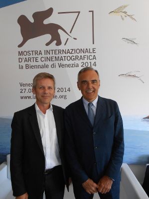 Am 30. August 2014 traf Kunst- und Kulturminister Josef Ostermayer (l.) im Rahmen des 71. Filmfestivals von Venedig mit dem FestivaldirektorAlberto Barbera (r.) zusammen.