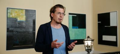 Am 9. September 2014 lud Kunst- und Kulturminister Josef Ostermayer zur Präsentation der Arbeiten von dem Künstler Florian Schmiedt (im Bild) ein.