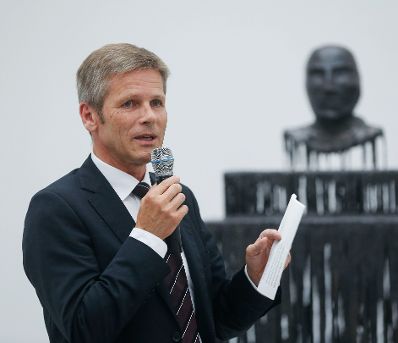 Am 10. September 2014 eröffnete Kunst- und Kulturminister Josef Ostermayer (im Bild) die Ausstellungen "Diana Al-Hadid", "Utopian Pulse - Flares in the Darkroom" und "Cynthia Marcelle" in der Secession.