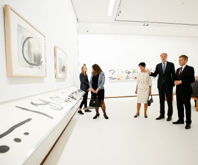 Am 11. September 2014 besuchte Kunst- und Kulturminister Josef Ostermayer die Eröffnung der Ausstellung "Miró - Von der Erde zum Himmel" in der Albertina.