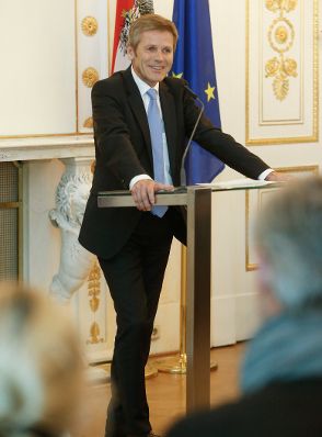 Am 23. September 2014 überreichte Kunst- und Kulturminister Josef Ostermayer (im Bild) das Österreichische Ehrenkreuz für Wissenschaft und Kunst an Renate und Peter Loidolt.