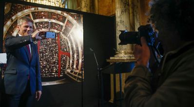 Im Rahmen einer Pressekonferenz im Burgtheater verkündete Kunst- und Kulturminister Josef Ostermayer (im Bild) am 14. Oktober 2014, die Bestellung von Karin Bergmann als künstlerische Direktorin des Burgtheaters für weitere drei Jahre.