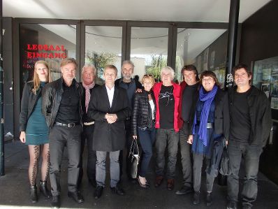 Am 17. Oktober 2014 traf Kunst- und Kulturminister Josef Ostermayer Künstler zu einem Mittagessen im Zuge seiner Bundesländertour durch Tirol.