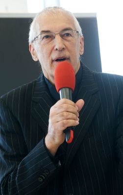 Am 18. Dezember 2014 sprach Kunst- und Kulturminister Josef Ostermayer bei der Nominierungspressekonferenz des Österreichischen Filmpreises. Im Bild Filmproduzent, Josef Aichholzer.