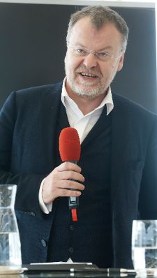 Am 18. Dezember 2014 sprach Kunst- und Kulturminister Josef Ostermayer bei der Nominierungspressekonferenz des Österreichischen Filmpreises. Im Bild Regisseur, Stefan Ruzowitzky.