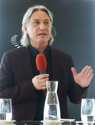 Am 18. Dezember 2014 sprach Kunst- und Kulturminister Josef Ostermayer bei der Nominierungspressekonferenz des Österreichischen Filmpreises. Im Bild Regisseur, Harald Sicheritz.