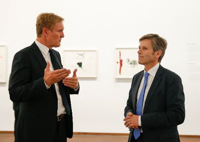 Am 9. Juni 2015 fand die Ausstellungseröffnung "Die Sammlung Ploner" in der Albertina statt. Im Bild Kunst- und Kulturminister Josef Ostermayer (r.) mit dem Direktor der Albertina Klaus Albrecht Schröder (l.).