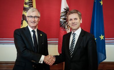 Am 14. Juli 2015 empfing Kanzleramtsminister Josef Ostermayer (r.) den Ministerpräsidenten Flanderns, Geert Bourgeois (l.) zu einem Arbeitsgespräch.