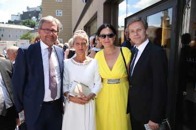 Am 26. Juli 2015 fand in der Felsenreitschule der Festakt anlässlich der Eröffnung der 95. Salzburger Festspiele statt. Im Bild (v.r.n.l.) Kunst- und Kulturminister Josef Ostermayer mit Ehefrau Manuela, Kathrin Zechner und Alexander Wrabetz.