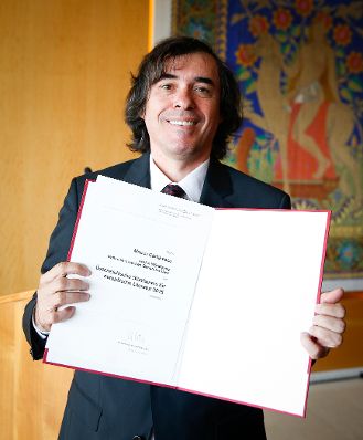 Am 27. Juli 2015 verlieh Kunst- und Kulturminister Josef Ostermayer den Österreichischen Staatspreis für europäische Literatur an den rumänischen Schriftsteller Mircea Cărtărescu (im Bild).