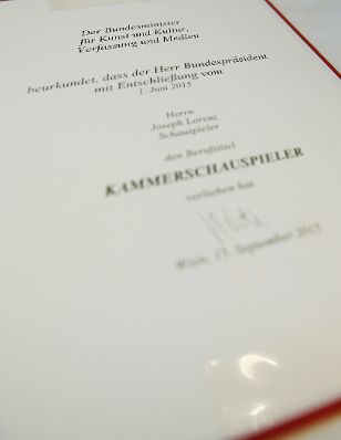 Am 15. September 2015 überreichte Kunst- und Kulturminister Josef Ostermayer die Urkunde, mit der Schauspieler Joseph Lorenz der Berufstitel Kammerschauspieler verliehen wurde.
