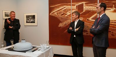 Am 22. September 2015 hielt Kunst- und Kulturminister Josef Ostermayer (m.) eine Rede beim "Fest für Friedrich Kiesler". Im Bild mit Peter Bogner (r.).