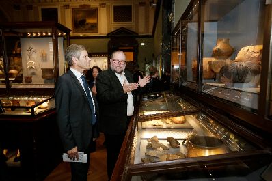 Am 29. September 2015 eröffnete Kunst- und Kulturminister Josef Ostermayer die neuen prähistorischen Schausäle im Naturhistorischen Museum.