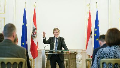 Am 30. September 2015 überreichte Kunst- und Kulturminister Josef Ostermayer (im Bild) Ehrenzeichen an Widerstandskämpfer.